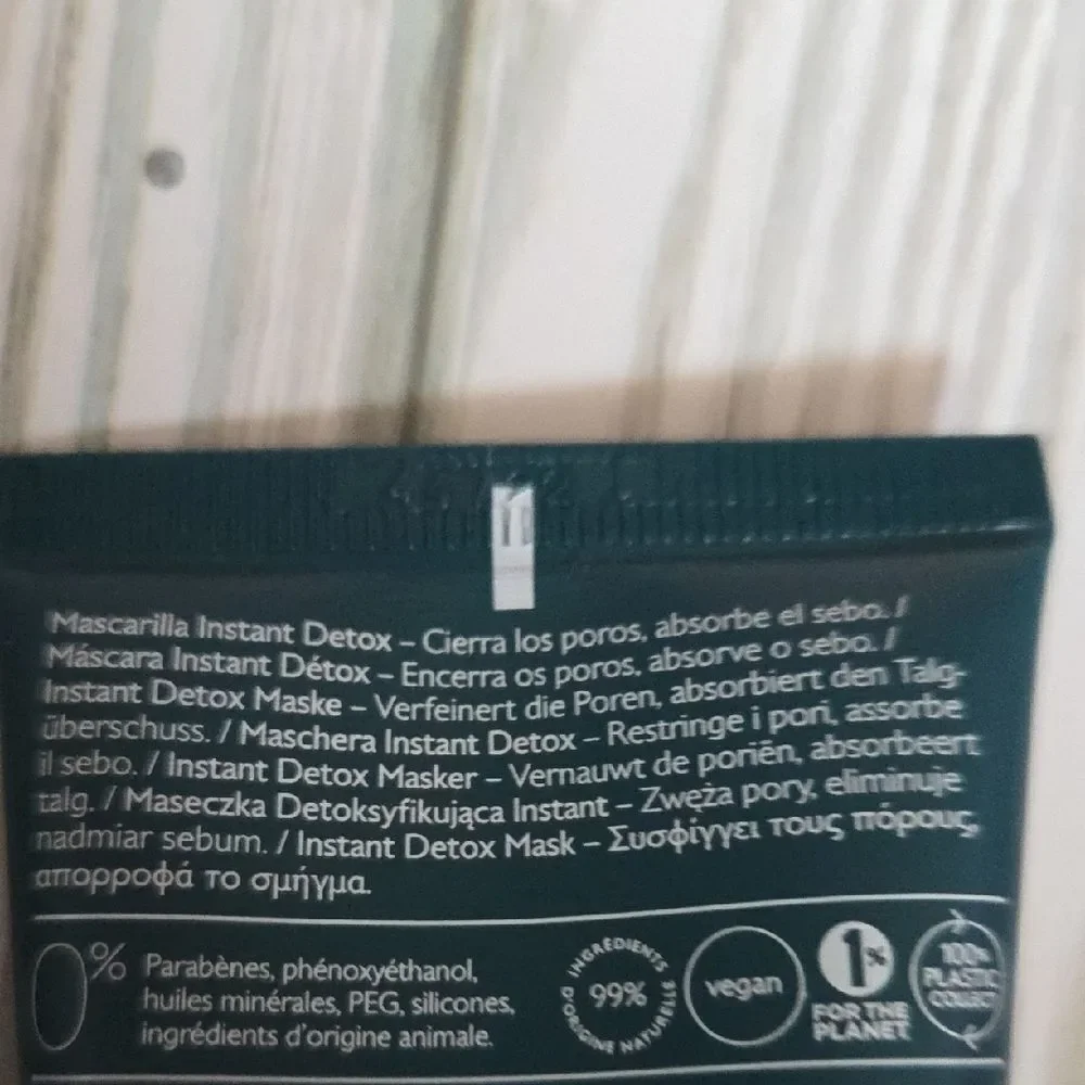 Caudalie Detox Mask in Dark Green with Wooden Cap